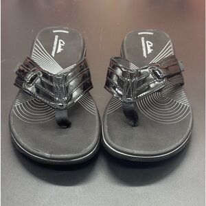 Clark’s Breeze Sea Black Patent Faux Leather Flip Flops SZ8